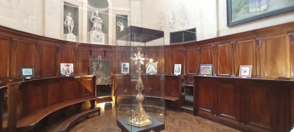 Dialoghi in-croci-ati nella sagrestia del Duomo